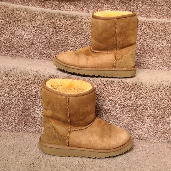 UGG Kids 3 Tan Suede Boots - Picture 7 of 14